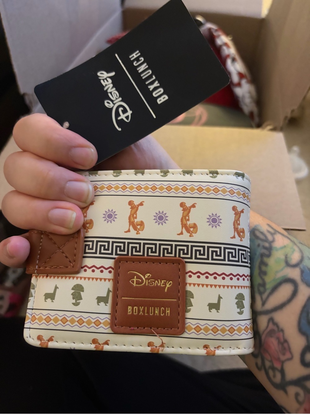 Disney Patterned Cream Wallet with Brown Snap Emperors New Groove - Picture 2 of 2